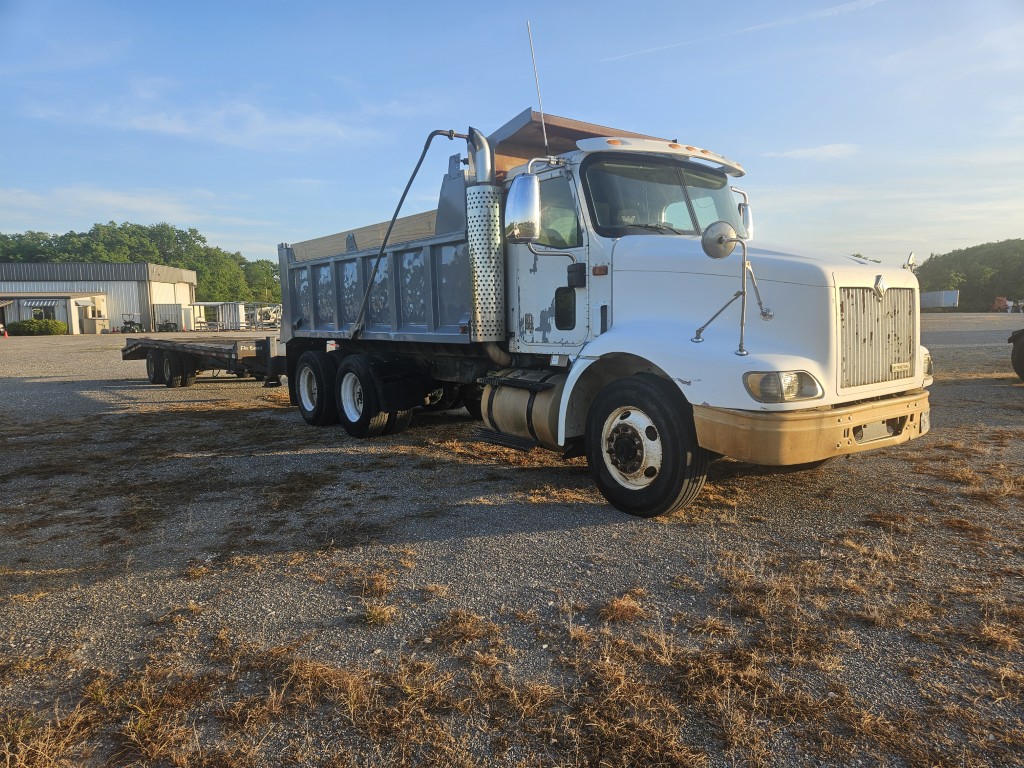 2000 Int dump truck
